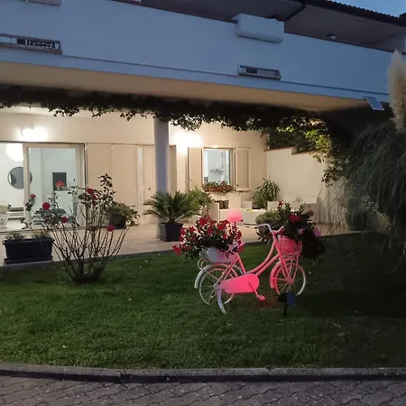 Parco Delle Rose 度假居 苏尔莫纳