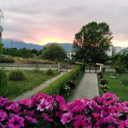 Parco Delle Rose 度假居 苏尔莫纳